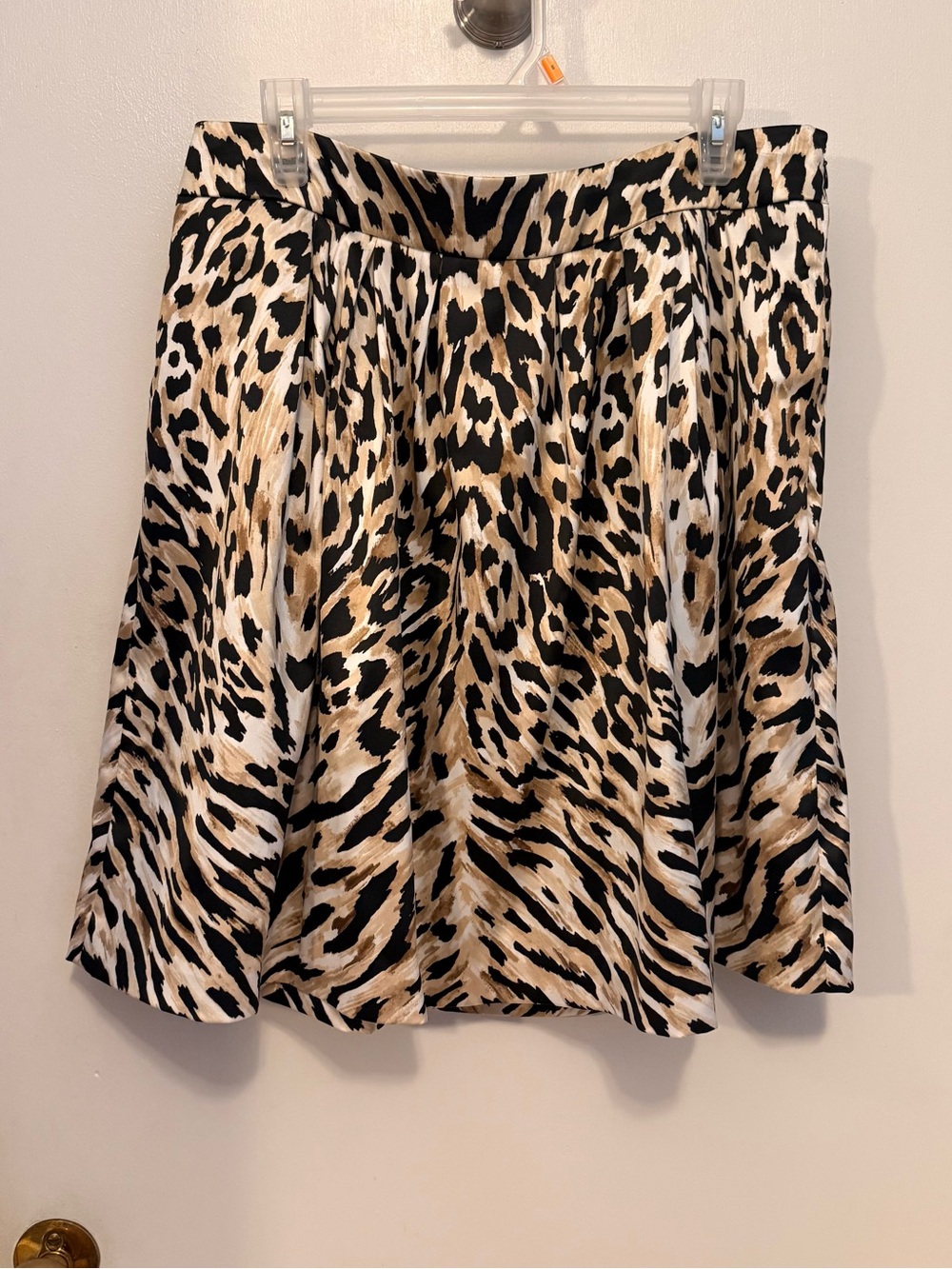 NWOT White House Black Market Leopard Skirt Side Zip Pockets Lined No Stretch